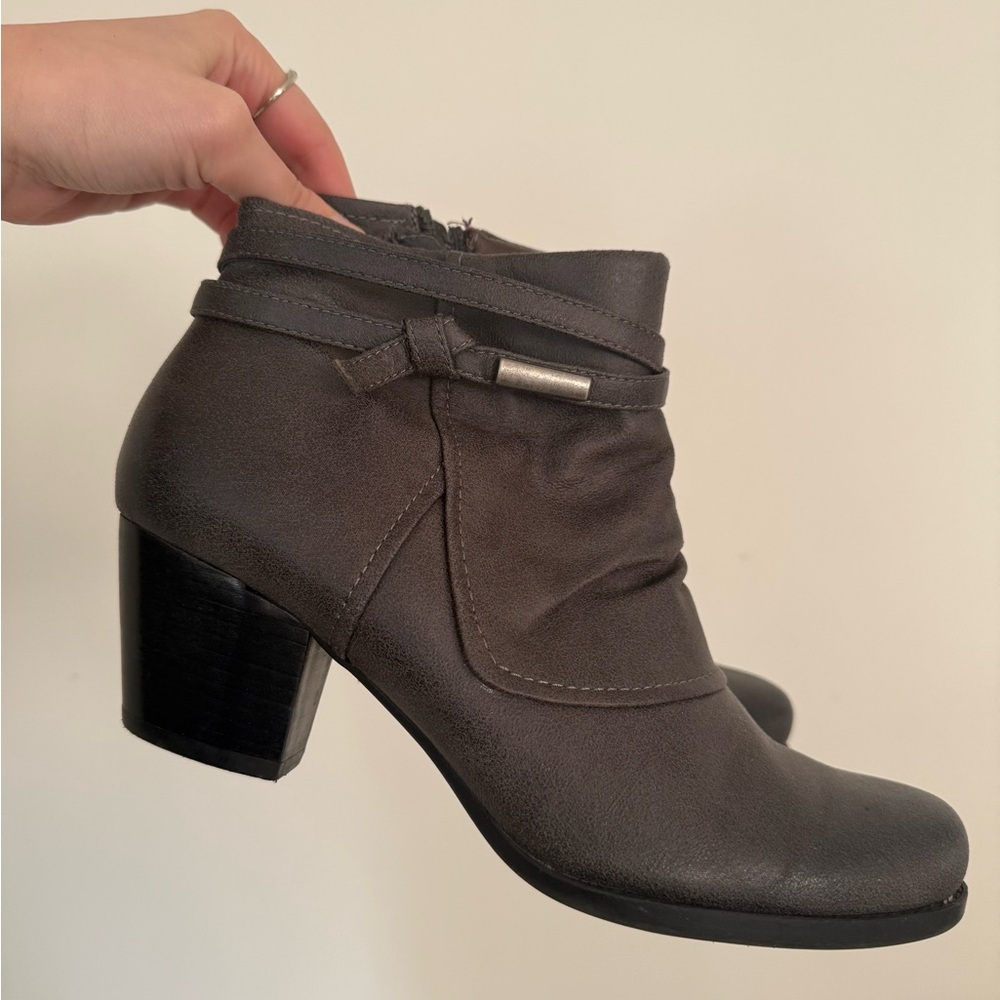 Baretraps Rhapsody Women Round Toe Grey Ankle Boot